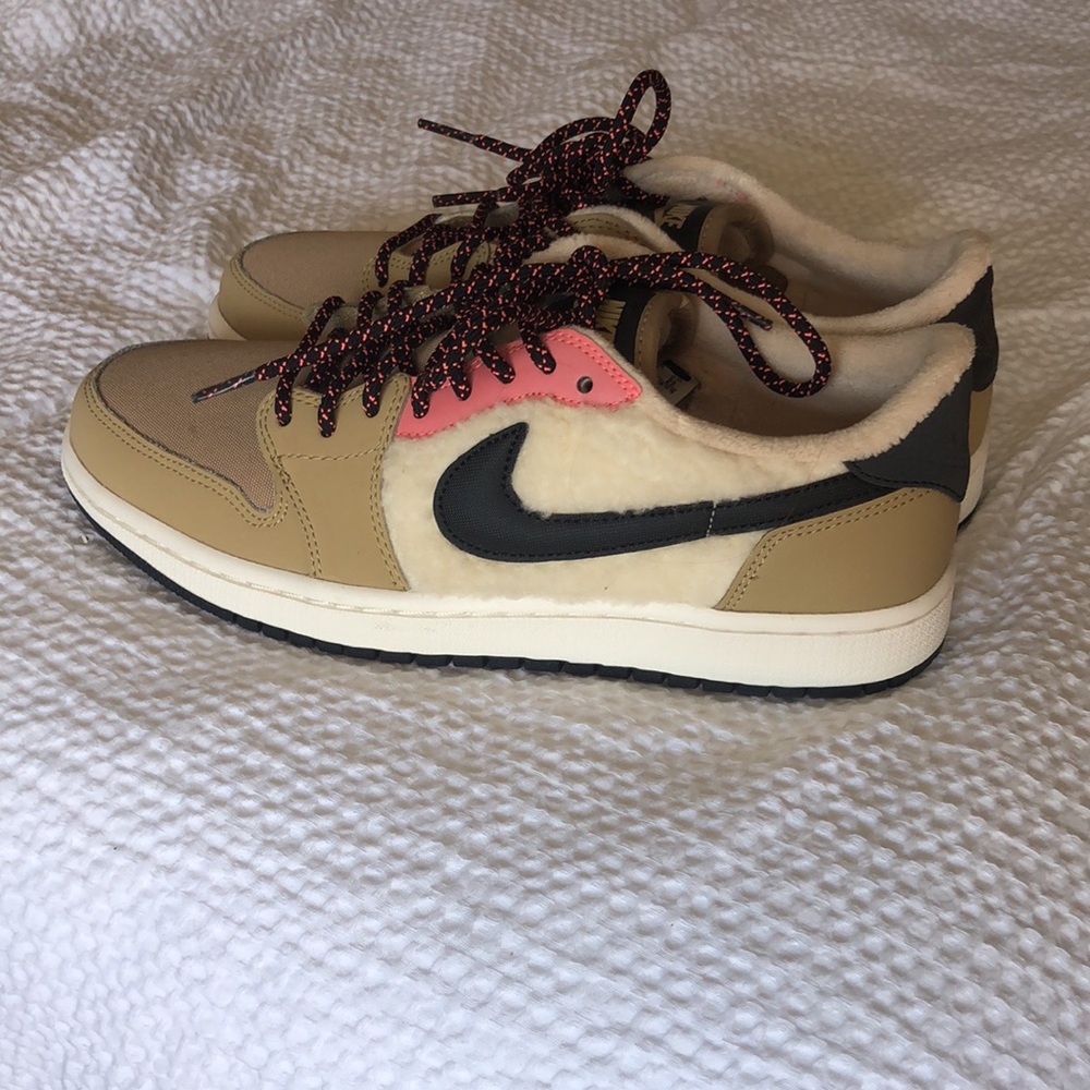 Women’s size 8 Nike Air Jordan low Sherpa. NEW!!